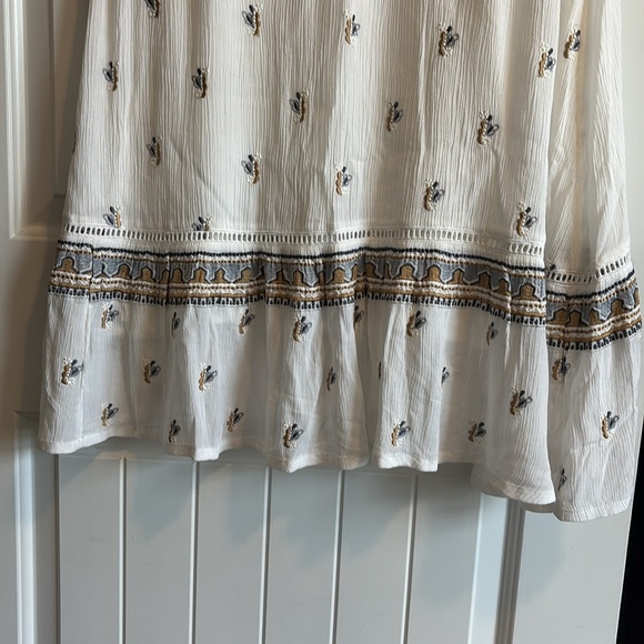 Embroidered Sundress. Size 14p - Picture 7 of 12